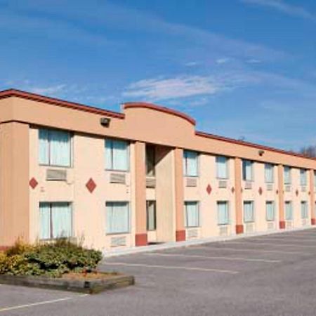 Express Inn Harrisburg South New Cumberland Exterior photo